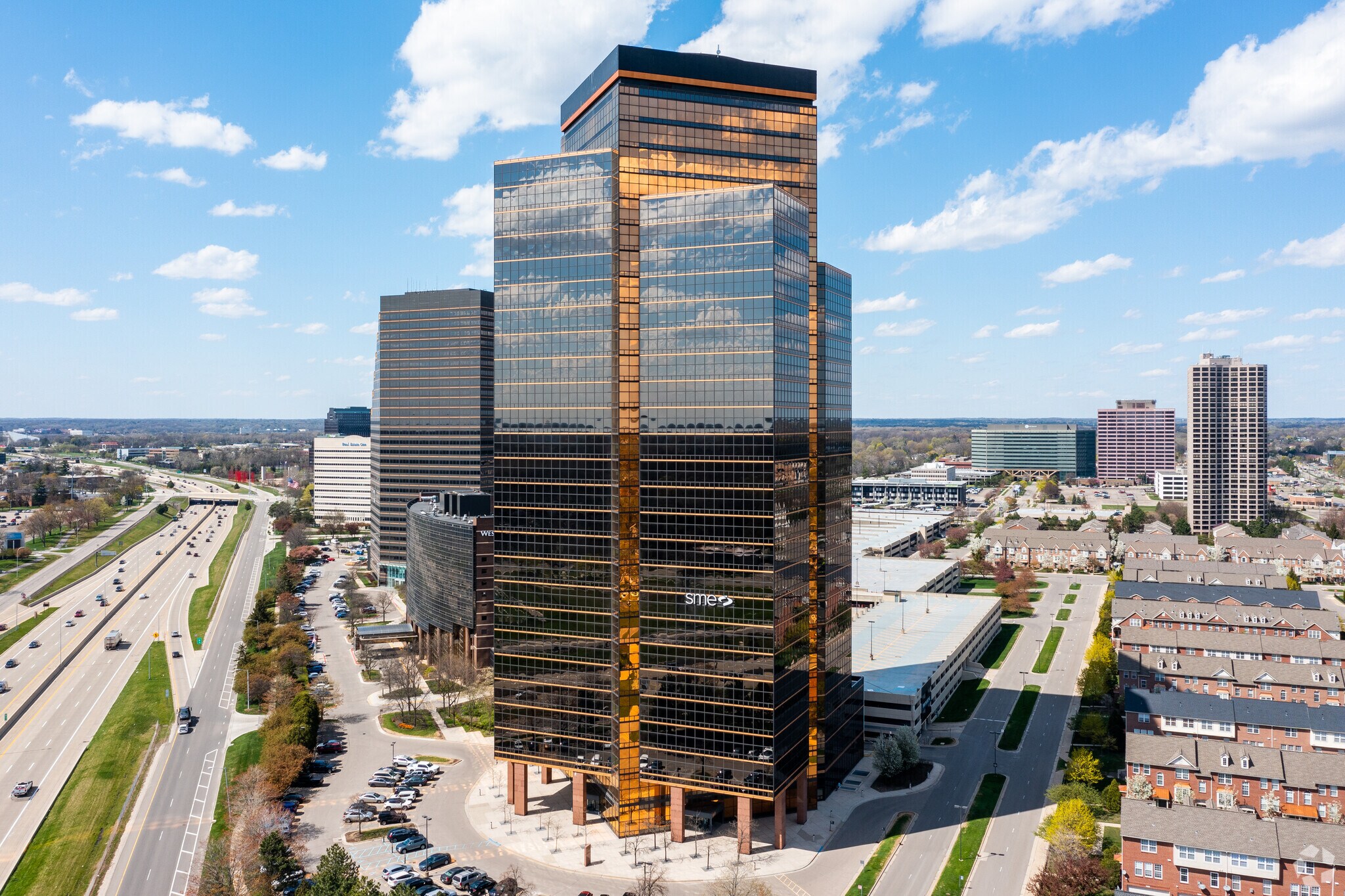 1000 Town Center, Southfield, MI à louer Photo principale– Image 1 sur 24