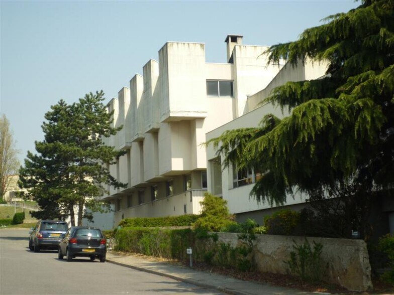 Bureau dans Chilly-Mazarin à vendre - Photo de l’immeuble – Image 3 sur 12