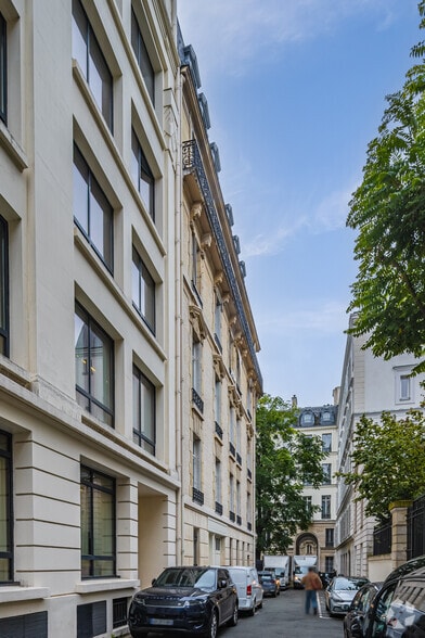 148 Boulevard Haussmann, Paris à louer - Photo de l’immeuble – Image 2 sur 7