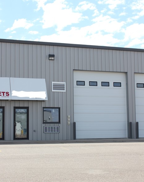 1302 Dirkson Dr NE, Redcliff, AB à louer - Photo de l’immeuble – Image 1 sur 1