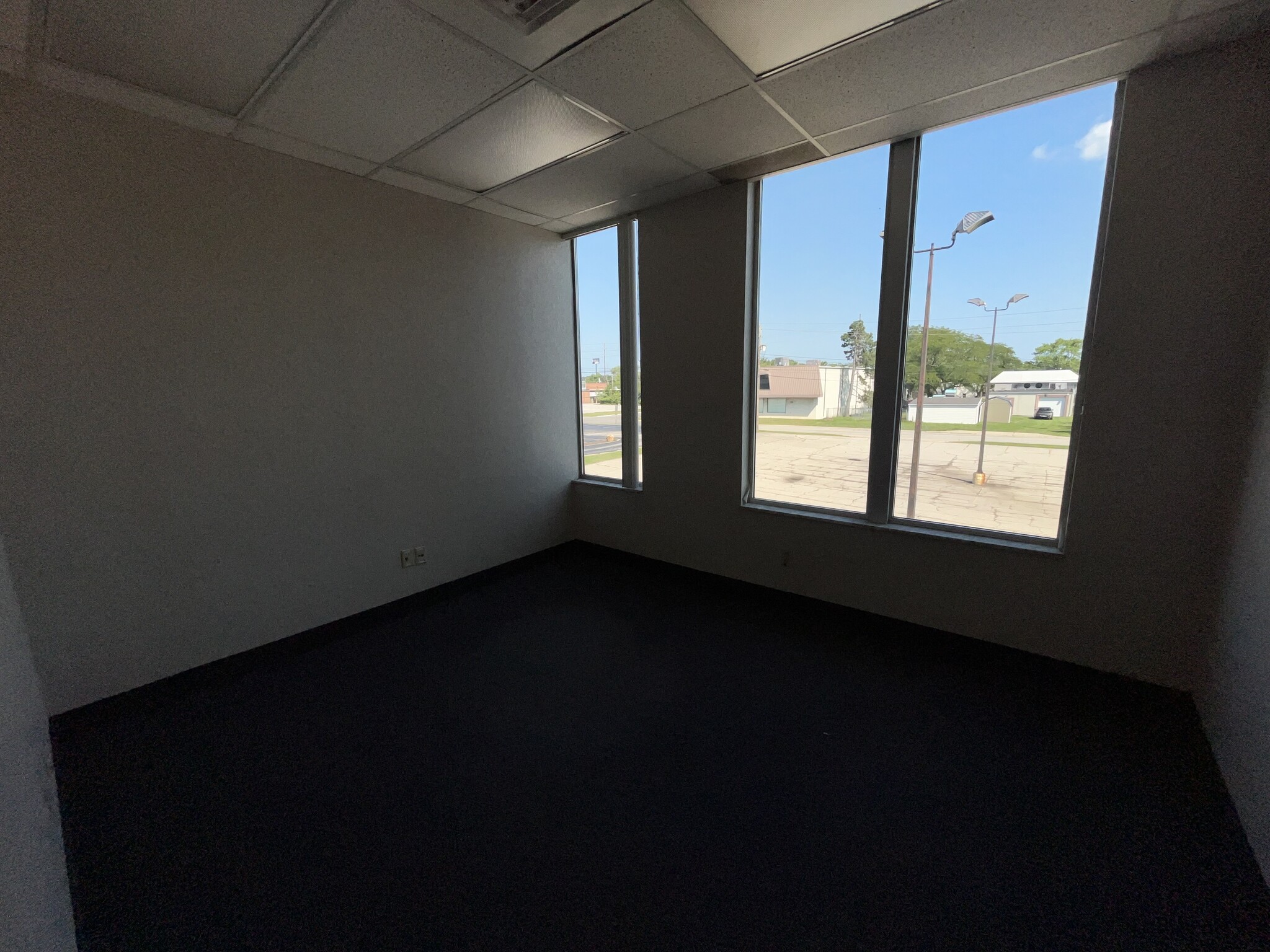 347 Midway Blvd, Elyria, OH à louer Photo de l’immeuble– Image 1 sur 8