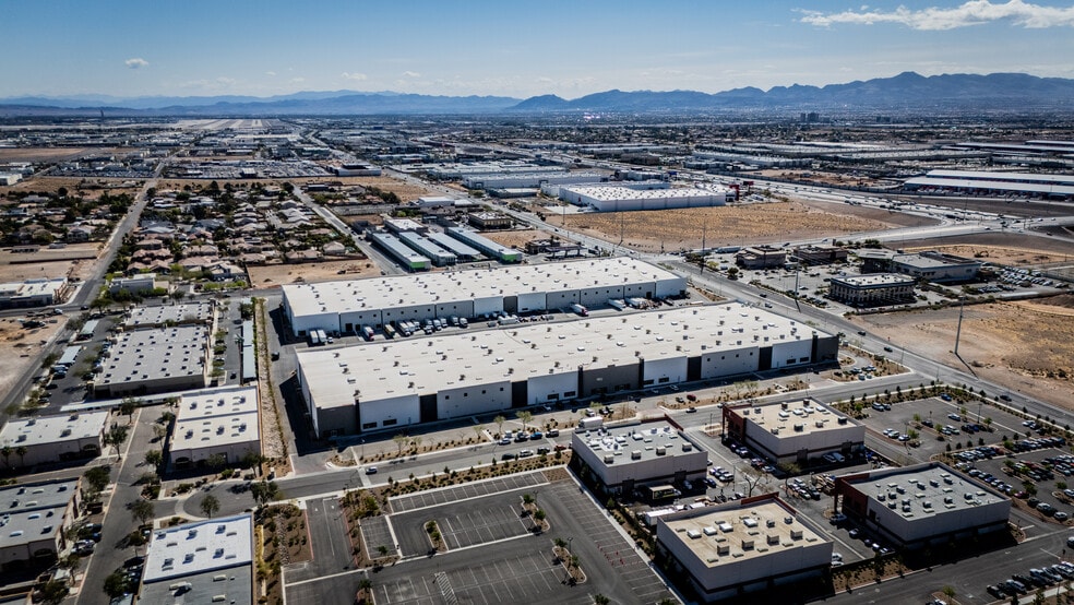 6425 S Jones Blvd, Las Vegas, NV à louer - Photo de l’immeuble – Image 2 sur 5