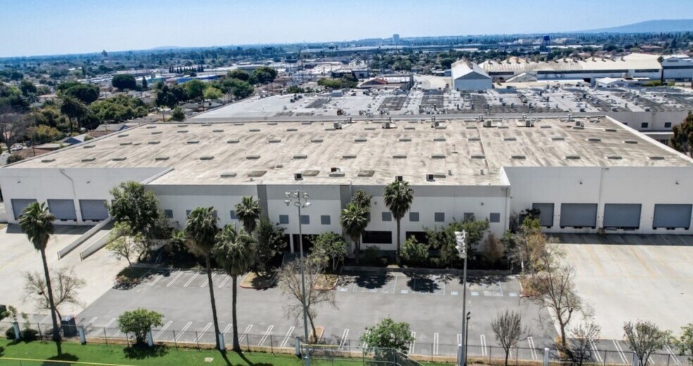 2700 Sequoia Dr, South Gate, CA à vendre - Photo de l’immeuble – Image 2 sur 13