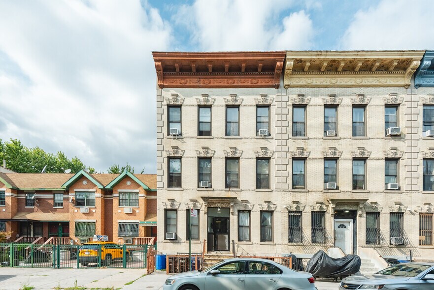 211 Marion & 907 E 173rd St - 11.8 Cap portefeuille de 2 biens à vendre sur LoopNet.fr - Photo de l’immeuble – Image 3 sur 29