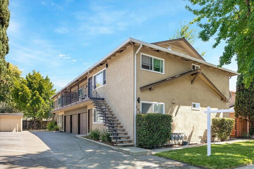 695 W Valley Dr, Campbell, CA à vendre - Photo de l’immeuble – Image 1 sur 29