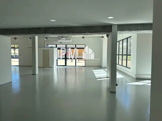 Plus de détails pour Local commercial à louer