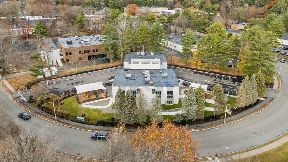 120 Wells Ave, Newton, MA à vendre - Photo de l’immeuble – Image 2 sur 6