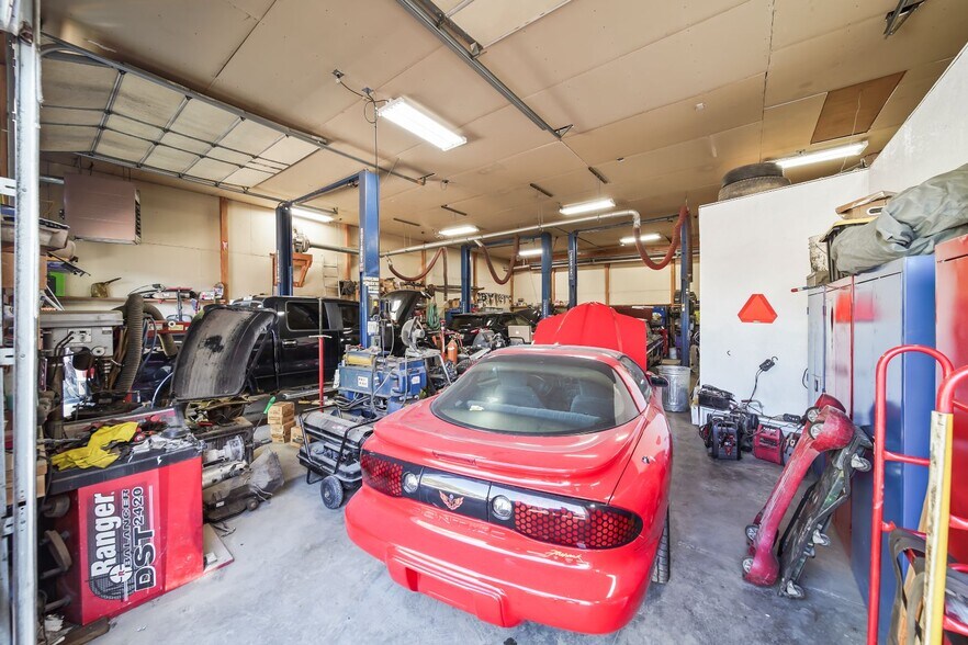 109 S Ortonville Rd, Ortonville, MI à vendre - Photo intérieure – Image 3 sur 13