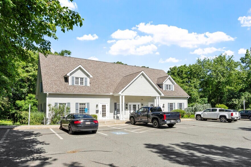 206 Southbridge St, Auburn, MA à louer - Photo de l’immeuble – Image 2 sur 12