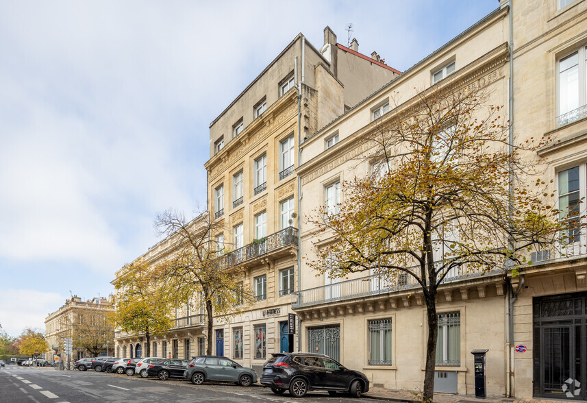 Immeuble residentiel dans Bordeaux à vendre - Photo de l’immeuble – Image 2 sur 3