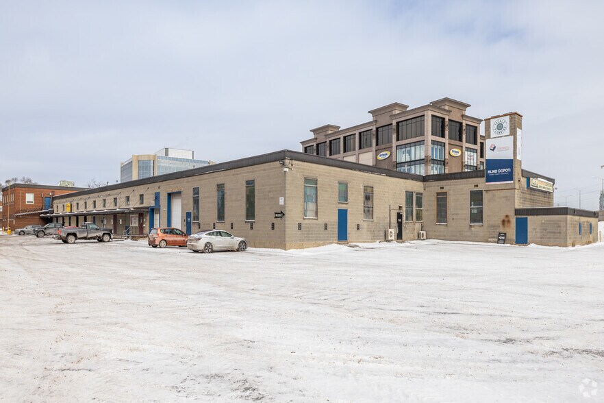 1568-1574 Carling Ave, Ottawa, ON à louer - Photo de l’immeuble – Image 3 sur 5