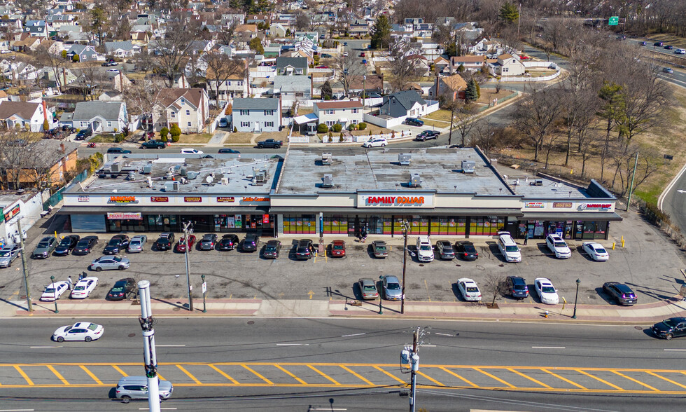 957-979 Nassau Rd, Uniondale, NY à vendre - Photo de l’immeuble – Image 3 sur 13