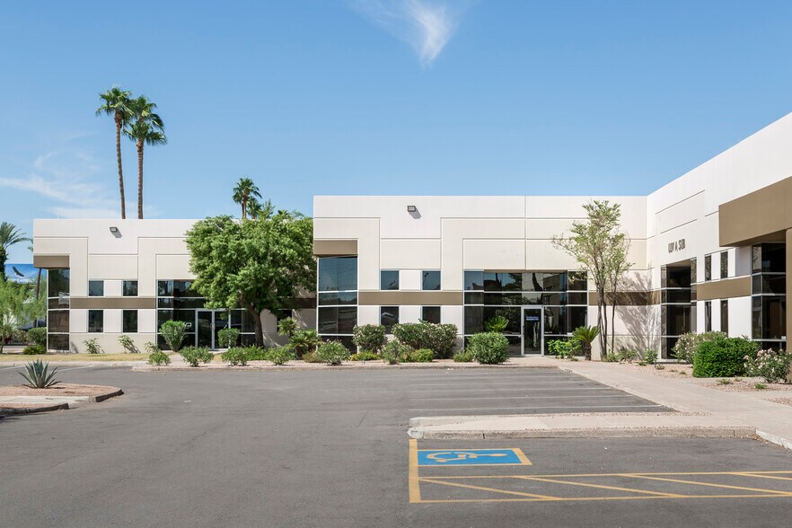 3922 E University Dr, Phoenix, AZ à louer - Photo de l’immeuble – Image 2 sur 2