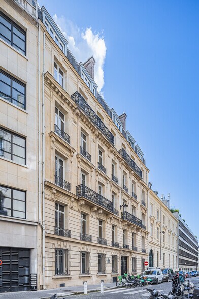 13 Rue Du Docteur Lancereaux, Paris à vendre - Photo de l’immeuble – Image 2 sur 3