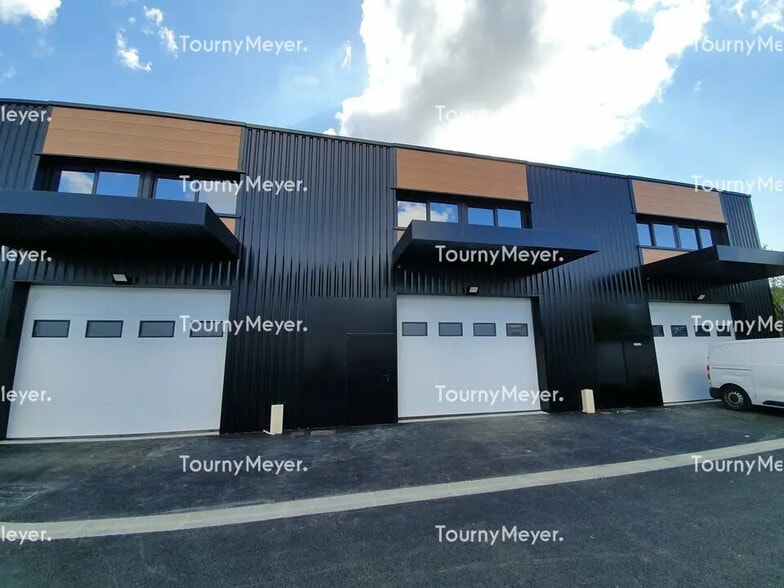Local d’activités dans Yvrac à louer - Photo de l’immeuble – Image 2 sur 8