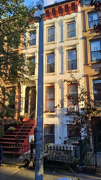 64 Hancock St, Brooklyn, NY à vendre - Photo de l’immeuble – Image 2 sur 2