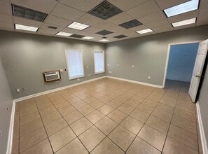 801-823 NW 57th St, Fort Lauderdale, FL à louer Photo intérieure– Image 1 sur 4