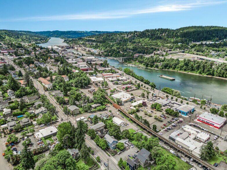 1205 Washington St, Oregon City, OR à vendre - Photo de l’immeuble – Image 3 sur 41