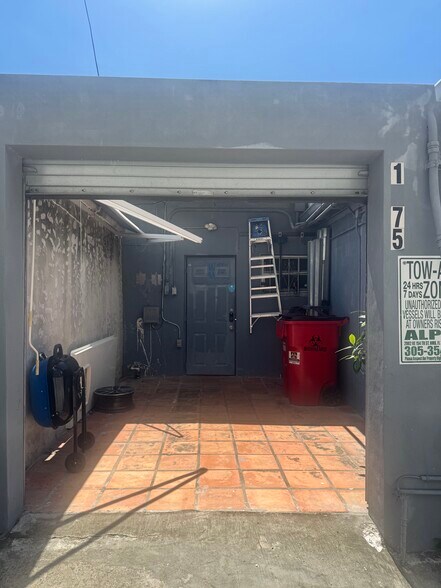 1673-1675 NE 123rd St, North Miami, FL à louer - Photo de l’immeuble – Image 3 sur 4