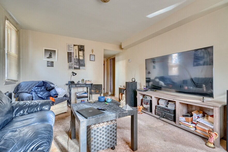 5801 Narcissus Ave, Baltimore, MD à vendre - Photo de l’immeuble – Image 3 sur 10