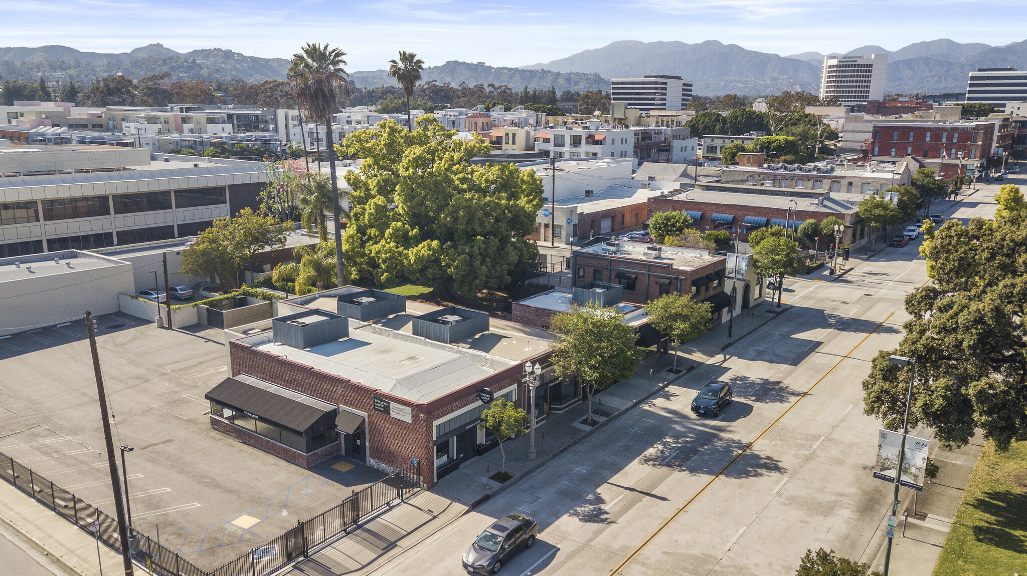 207 S Fair Oaks Ave, Pasadena, CA à louer Photo de l’immeuble– Image 1 sur 9