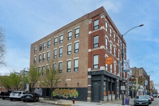 Plus de détails pour 1523 W Chicago Ave, Chicago, IL - Logement à vendre