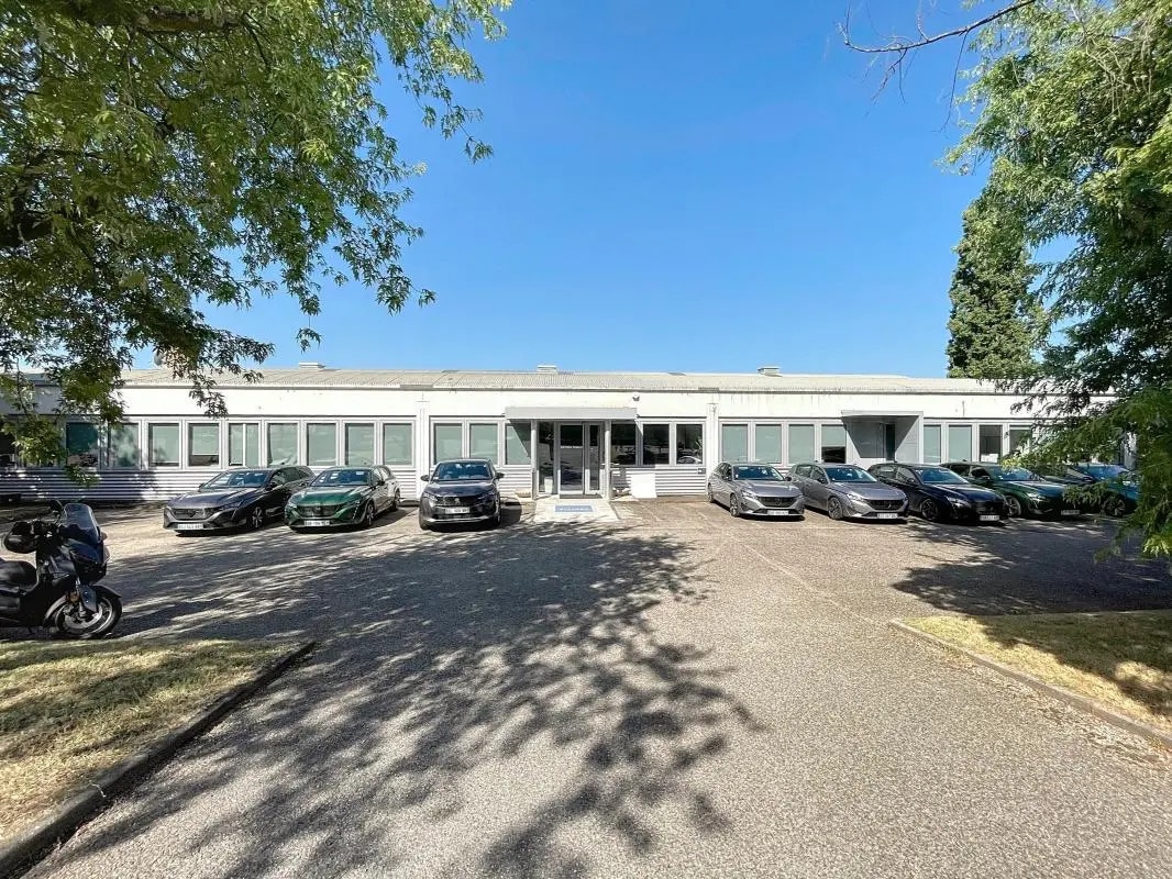 9 Rue Du Dauphiné, Saint-Priest à louer Photo de l’immeuble– Image 1 sur 3