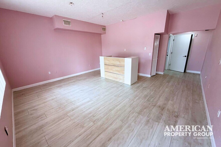 4012 Cortez Rd, Bradenton, FL à louer - Photo de l’immeuble – Image 3 sur 10