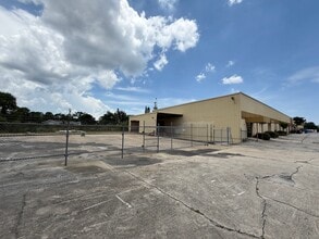 2280 Wilhelmina Ct NE, Palm Bay, FL à louer Photo intérieure– Image 1 sur 9