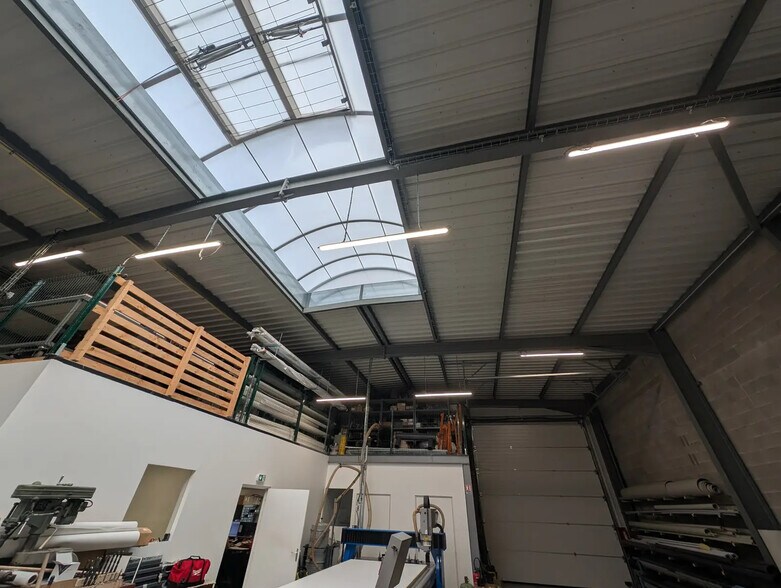Local d’activités dans Cormontreuil à louer - Photo de l’immeuble – Image 3 sur 10