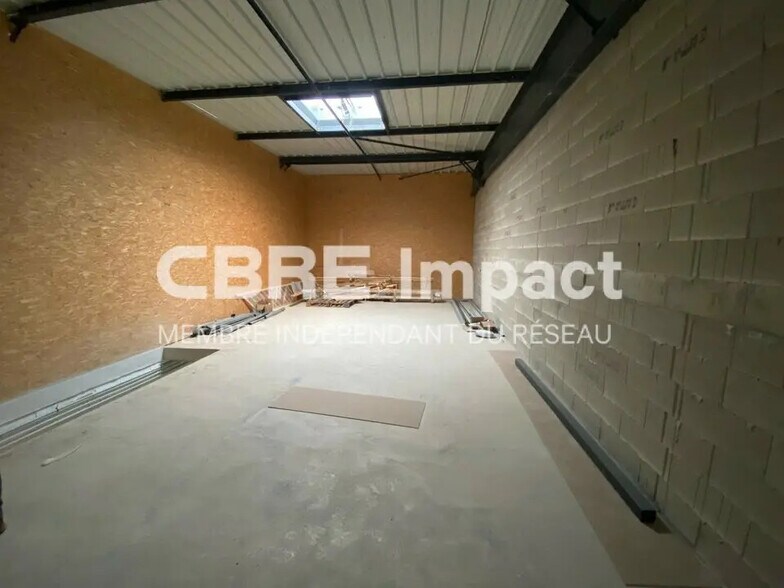 Local d’activités dans Reims à louer - Photo de l’immeuble – Image 2 sur 7