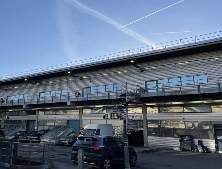 Local d’activités dans Pantin à louer - Photo de l’immeuble – Image 1 sur 1