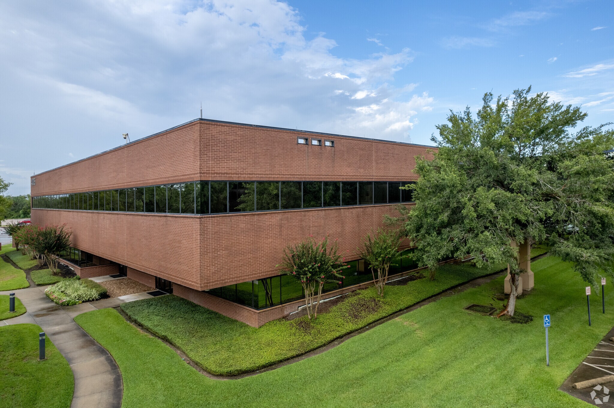 4005 Technology Dr, Angleton, TX à louer Photo principale– Image 1 sur 35