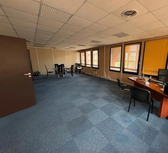 Bureau dans Marseille à louer - Photo de l’immeuble – Image 3 sur 8
