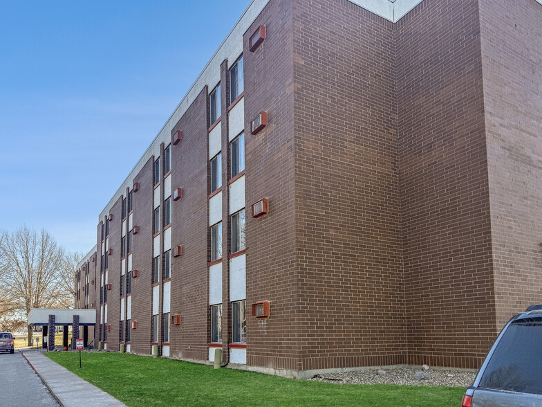 1020 Shamrock Ln, Centerville, IA à vendre - Photo de l’immeuble – Image 3 sur 10