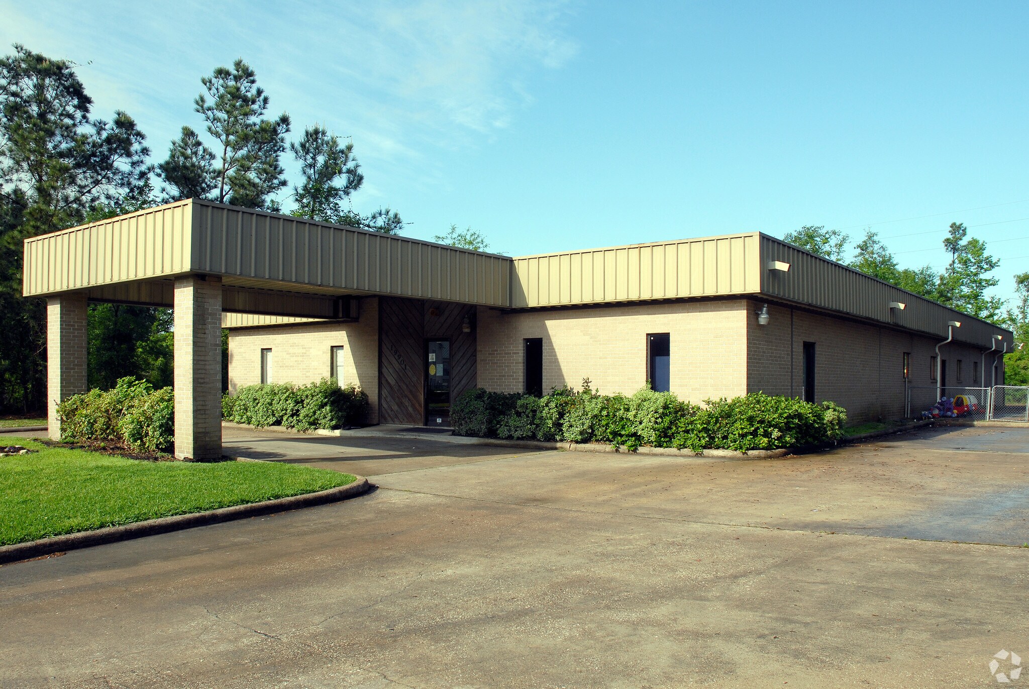 19901 Foxwood Forest Blvd, Humble, TX à vendre Photo principale– Image 1 sur 4