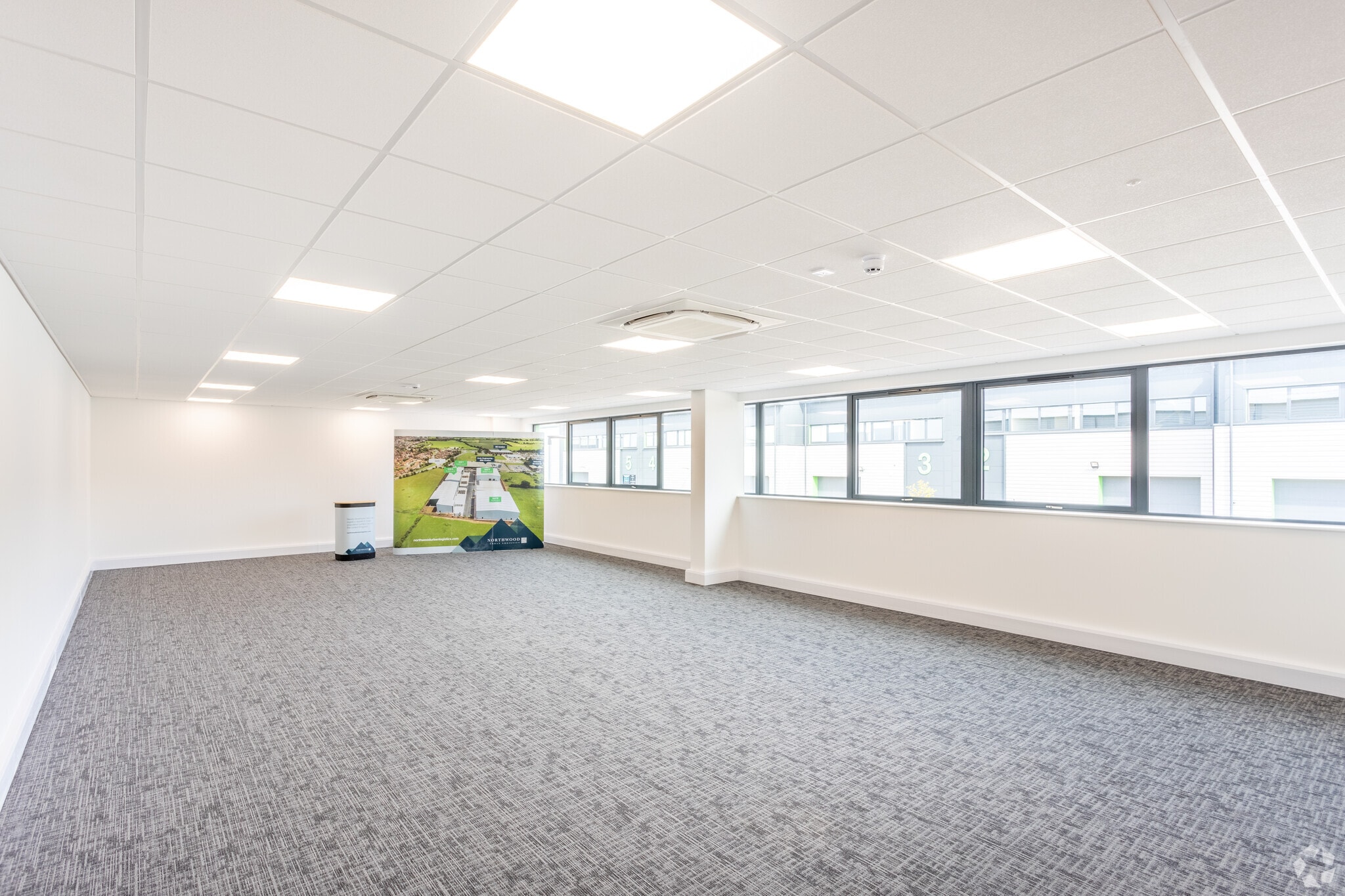 Nissan Way, Bishops Cleeve à vendre Photo intérieure– Image 1 sur 6