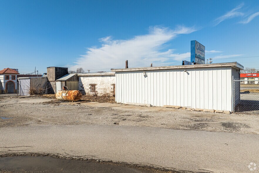 2215 W Lincoln Hwy, Merrillville, IN à louer - Photo de l’immeuble – Image 2 sur 8