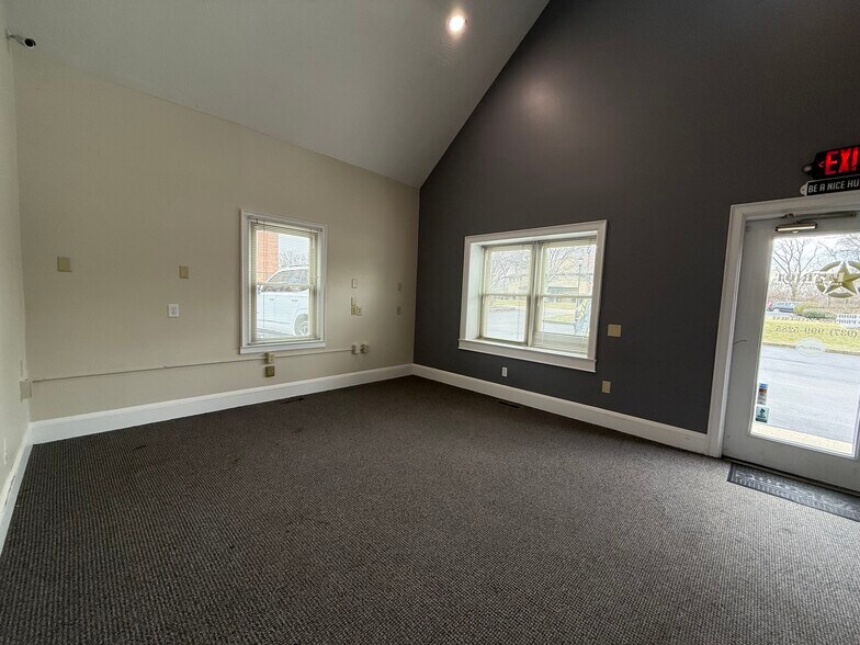 7079 Corporate Way, Washington Township, OH à vendre - Photo de l’immeuble – Image 2 sur 23