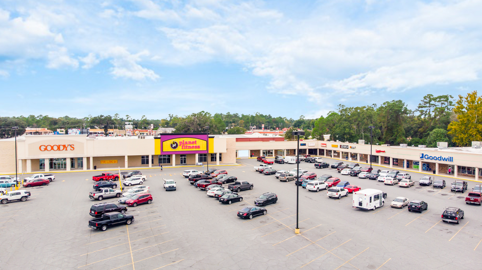 147 W Hendry St, Hinesville, GA à louer - Photo principale – Image 1 sur 4
