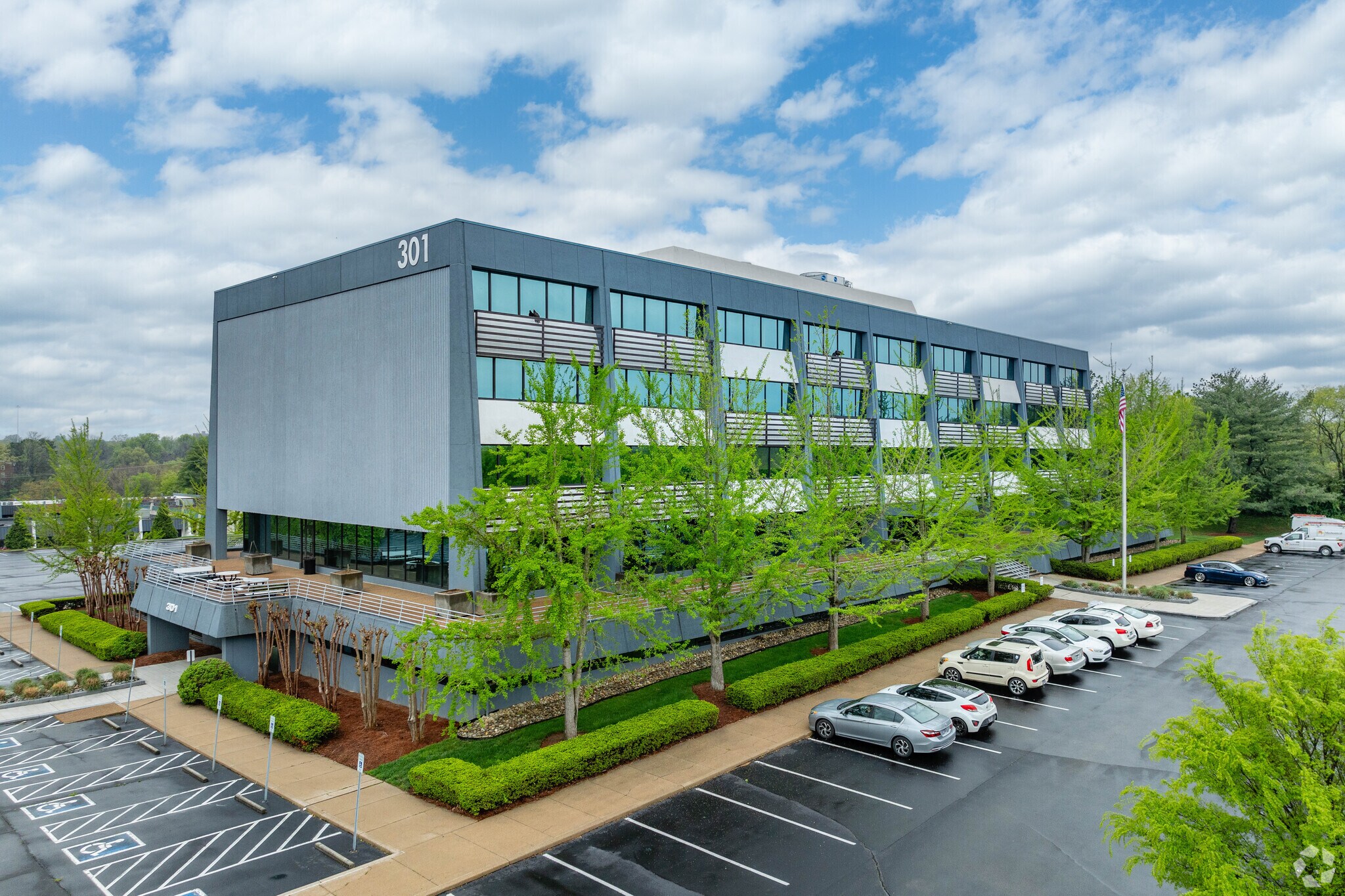 301 Plus Park Blvd, Nashville, TN à louer Photo principale– Image 1 sur 12