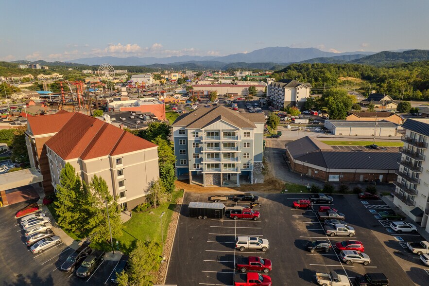 129 Sugarfoot Way, Pigeon Forge, TN à vendre - Photo de l’immeuble – Image 2 sur 8