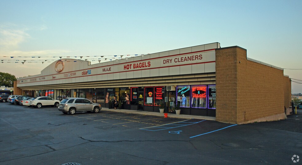 222-236 W Jericho Tpke, Syosset, NY à louer - Photo de l’immeuble – Image 3 sur 4