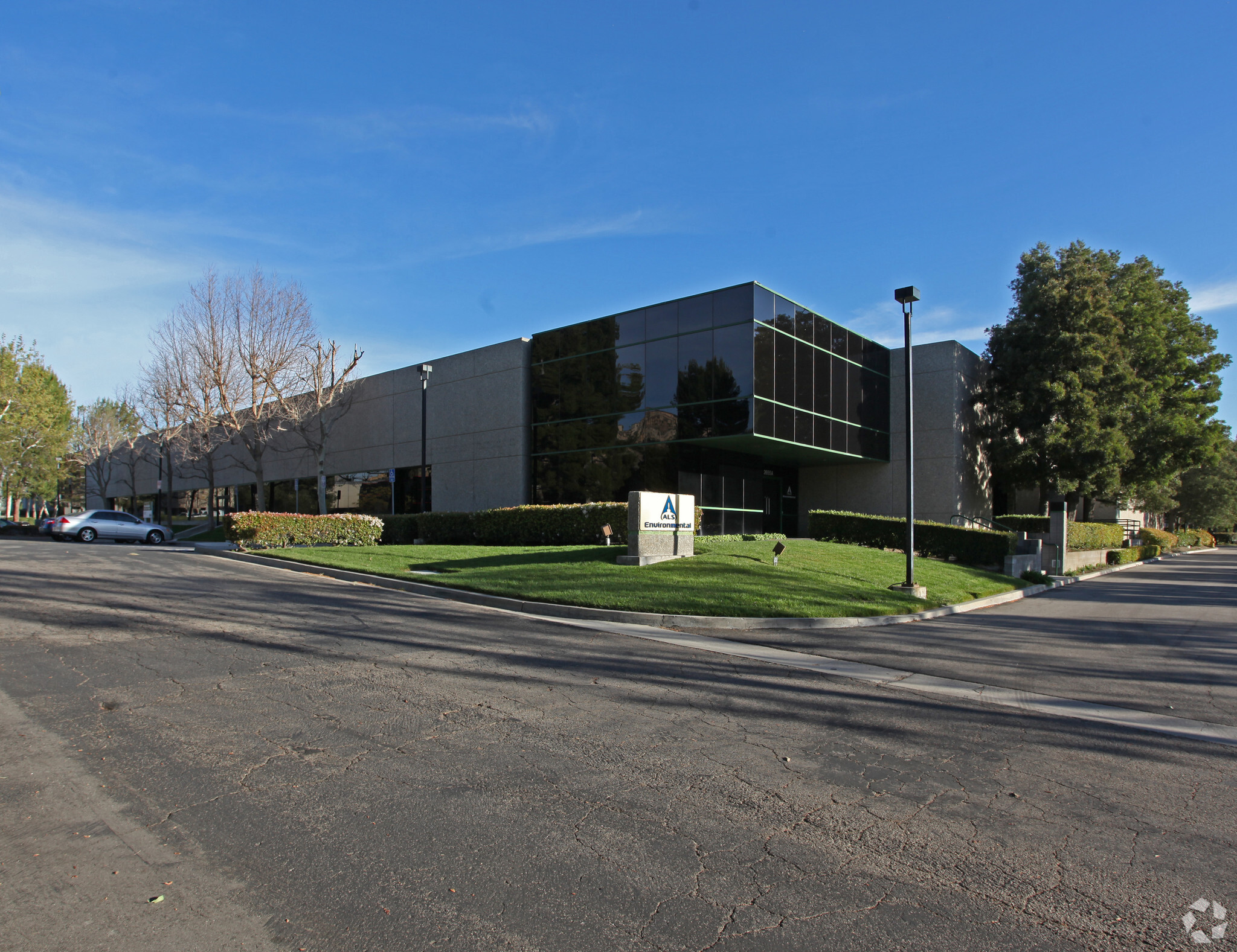 2655 Park Center Dr, Simi Valley, CA à louer Photo de l’immeuble– Image 1 sur 4