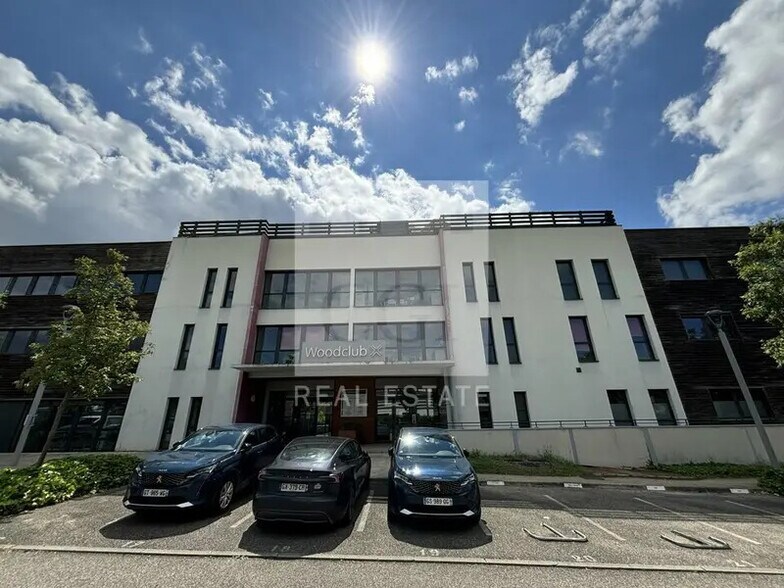 97 Allée Alexandre Borodine, Saint-Priest à louer - Photo de l’immeuble – Image 2 sur 20