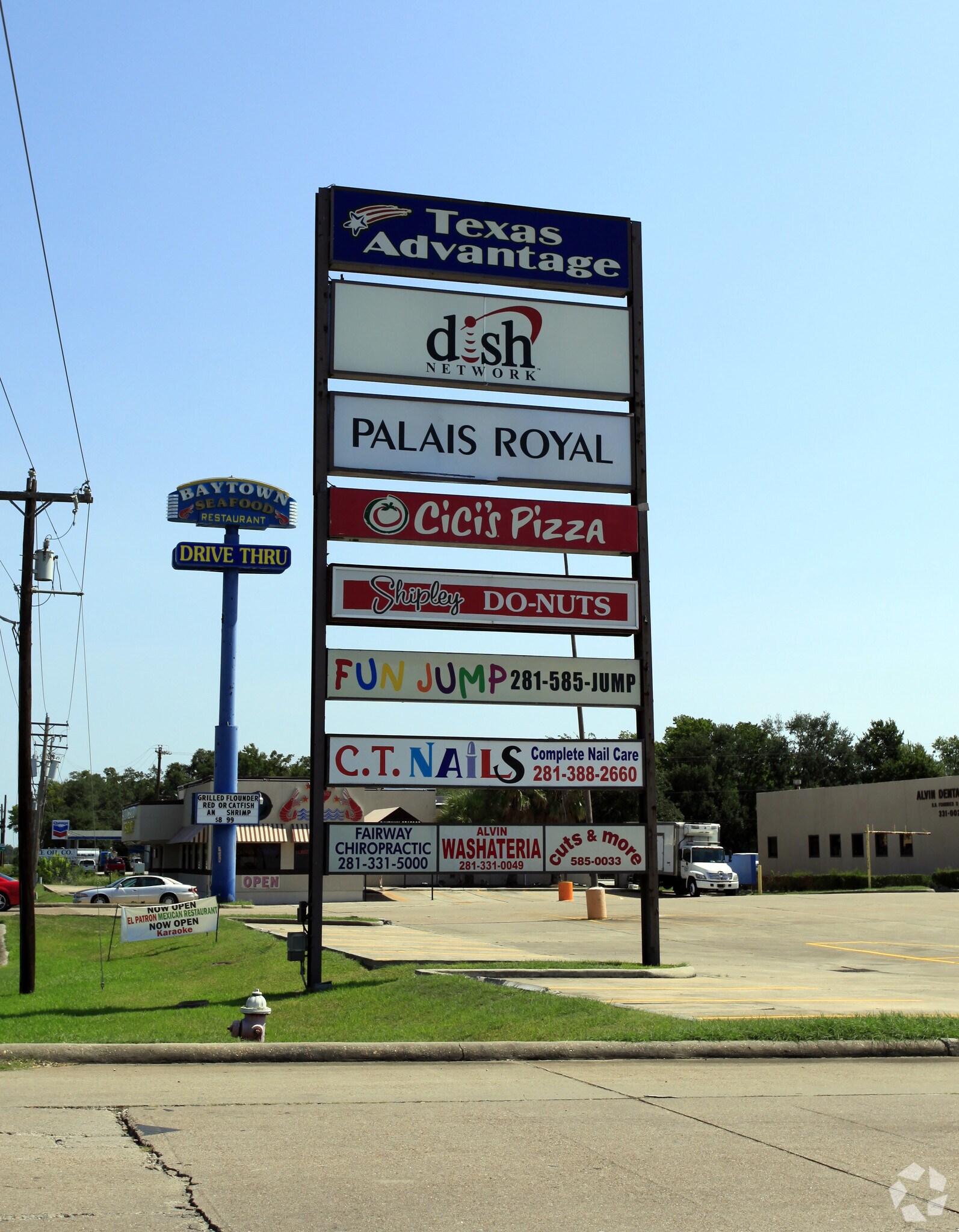 1701 Fairway Dr, Alvin, TX à louer Photo de l’immeuble– Image 1 sur 15