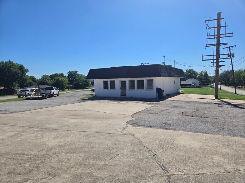 6011 Brocks Ln, Fort Worth, TX à vendre - Photo de l’immeuble – Image 2 sur 24