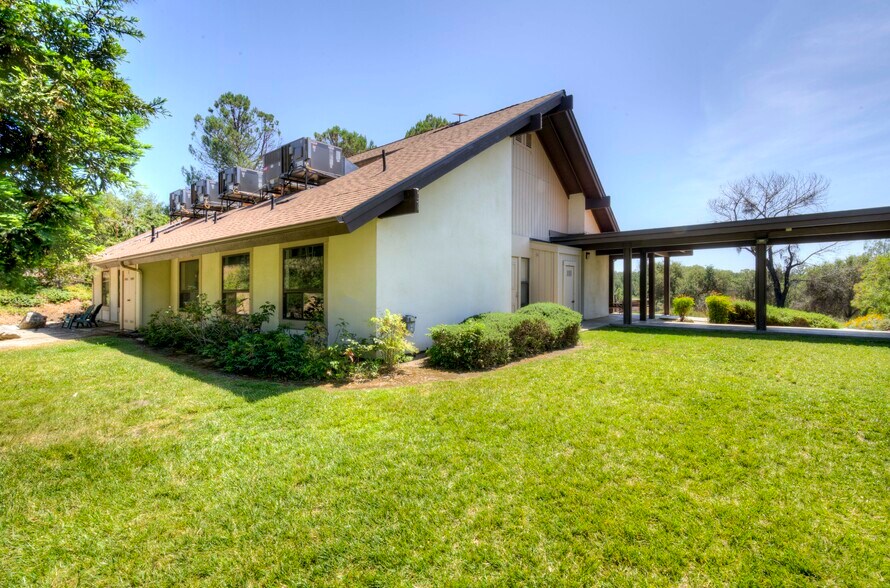 31975-31985 Lodge Rd, Auberry, CA à vendre - Photo de l’immeuble – Image 3 sur 20