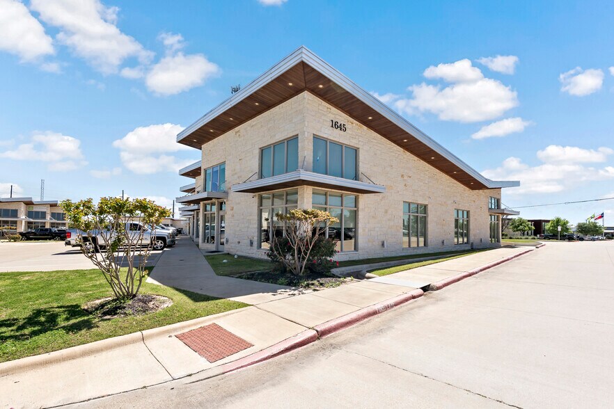 1645 Greens Prairie Rd W, College Station, TX à louer - Photo principale – Image 1 sur 9