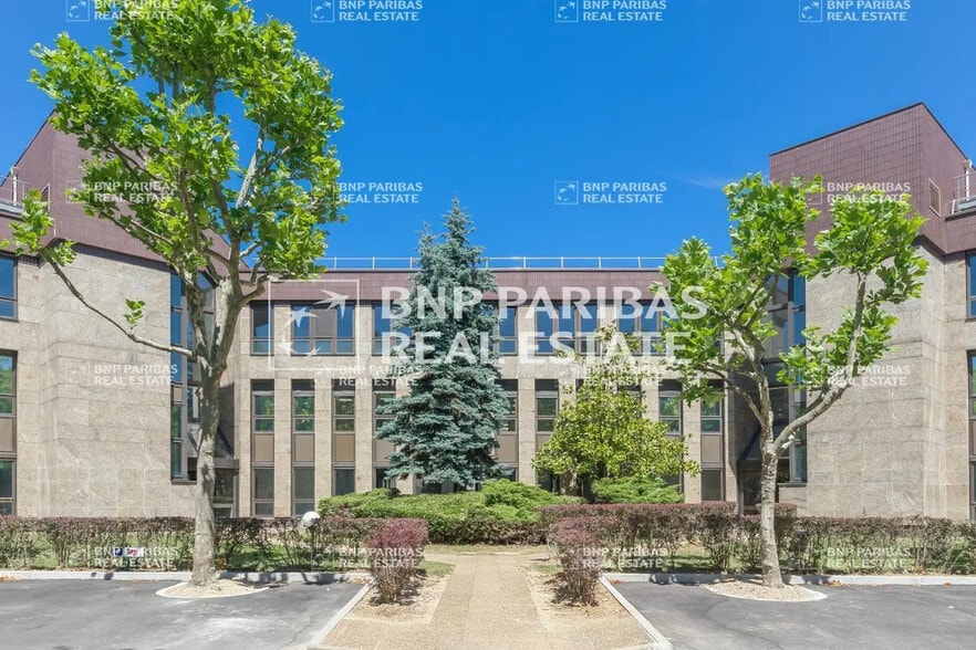 4 Avenue Du Vieil Etang, Montigny-le-Bretonneux à louer - Photo de l’immeuble – Image 1 sur 12